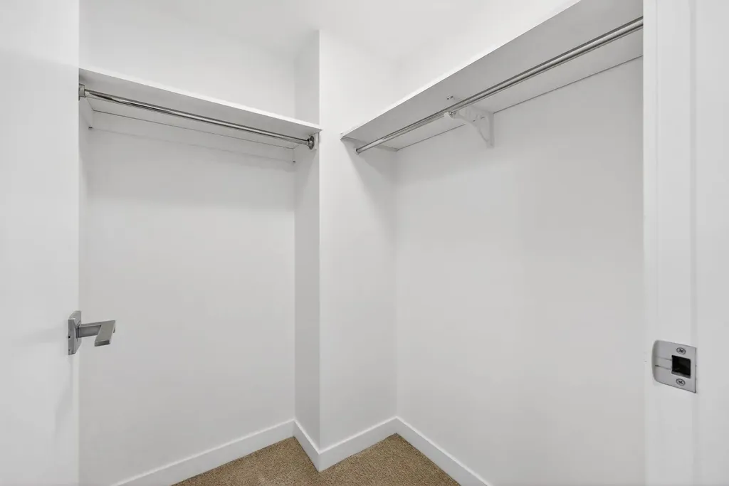 47 Waterfront Mews SW Calgary AB T2P0W3