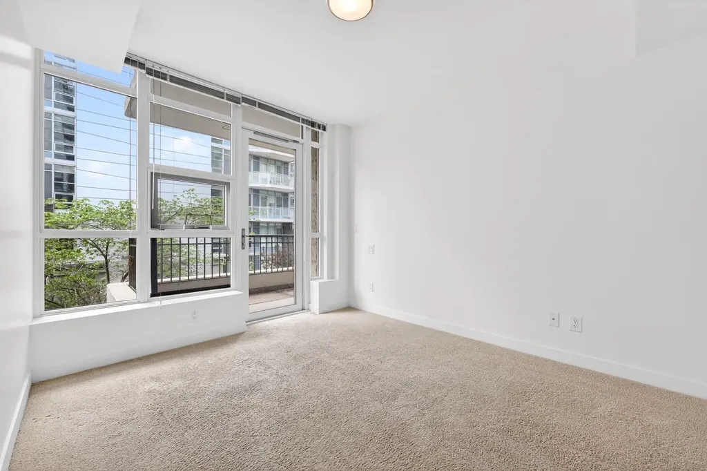 47 Waterfront Mews SW Calgary AB T2P0W3