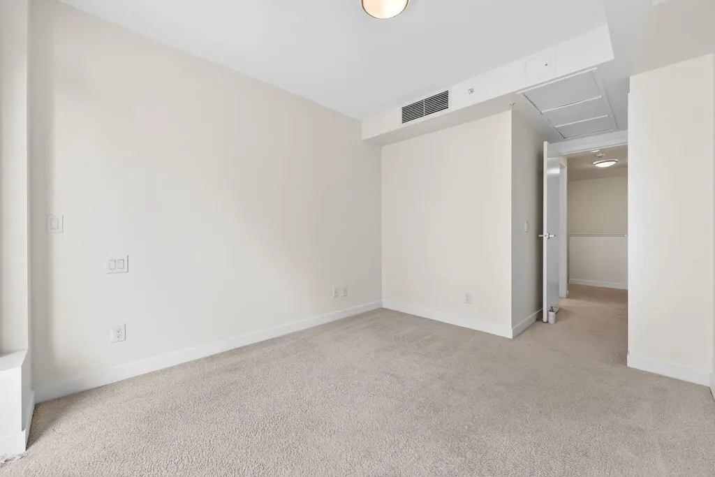 47 Waterfront Mews SW Calgary AB T2P0W3