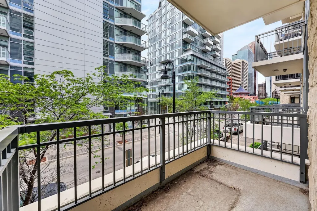 47 Waterfront Mews SW Calgary AB T2P0W3