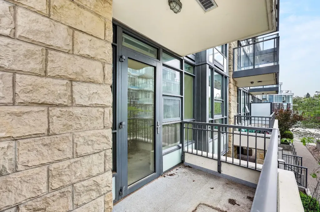 47 Waterfront Mews SW Calgary AB T2P0W3