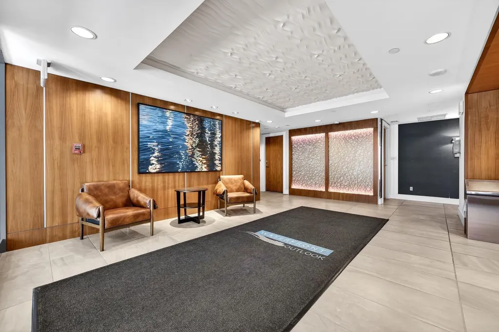 47 Waterfront Mews SW Calgary AB T2P0W3