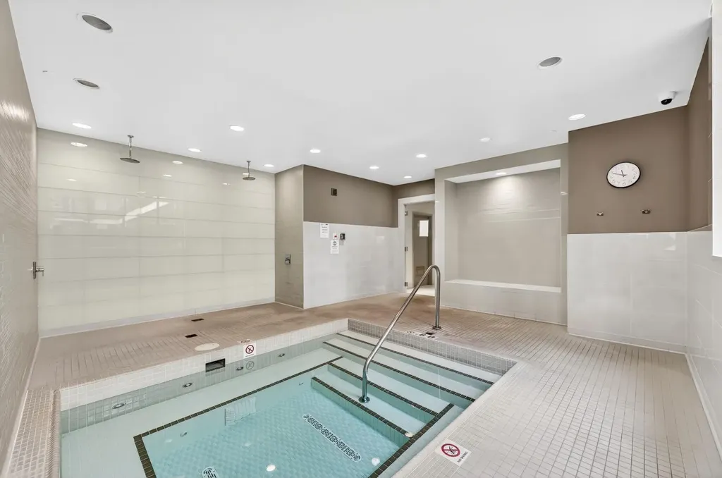 47 Waterfront Mews SW Calgary AB T2P0W3
