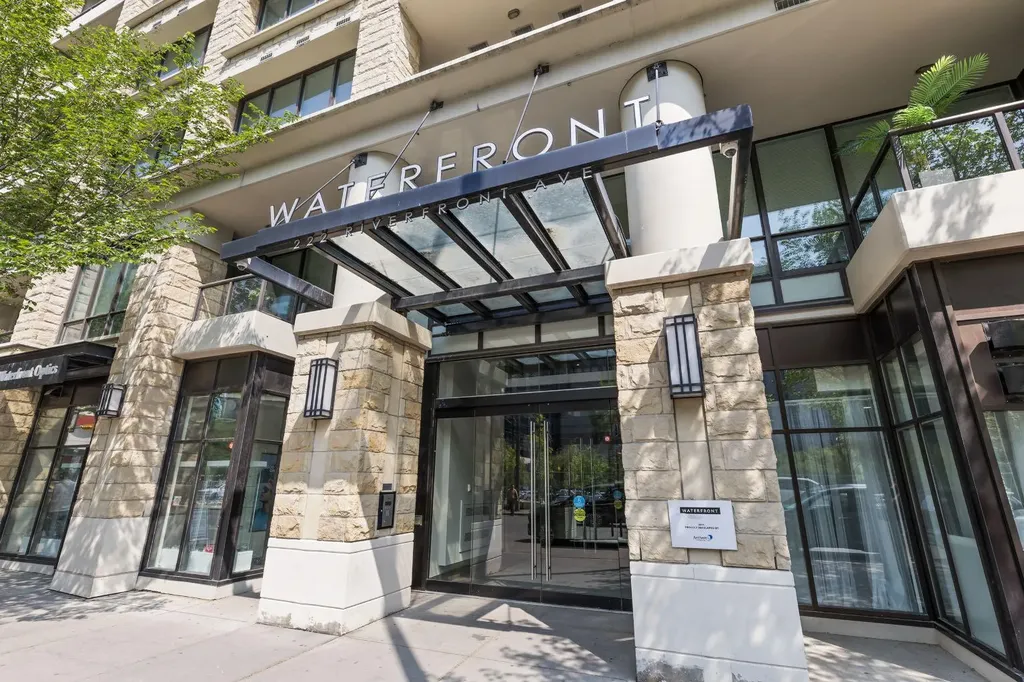 47 Waterfront Mews SW Calgary AB T2P0W3