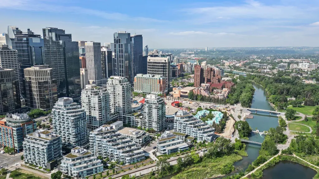 47 Waterfront Mews SW Calgary AB T2P0W3