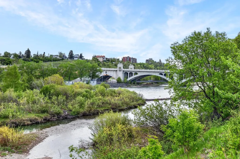 47 Waterfront Mews SW Calgary AB T2P0W3