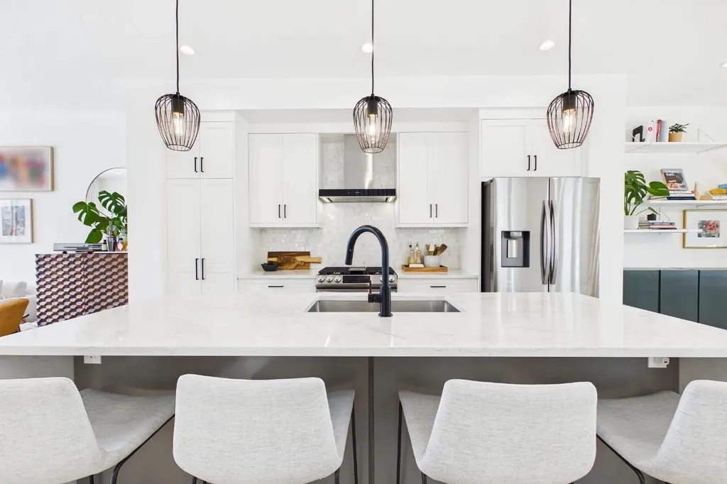 1013 Regal Crescent NE Calgary AB T2E 5G9