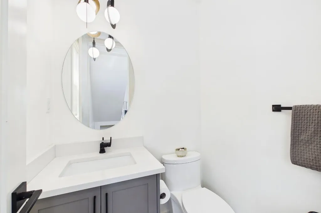 1013 Regal Crescent NE Calgary AB T2E 5G9