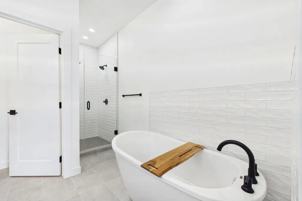 1013 Regal Crescent NE Calgary AB T2E 5G9