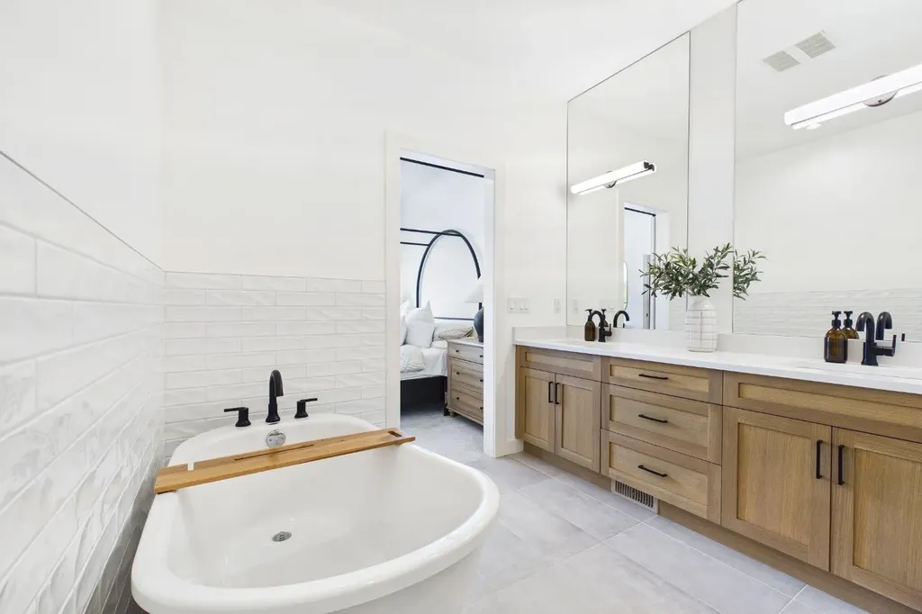 1013 Regal Crescent NE Calgary AB T2E 5G9