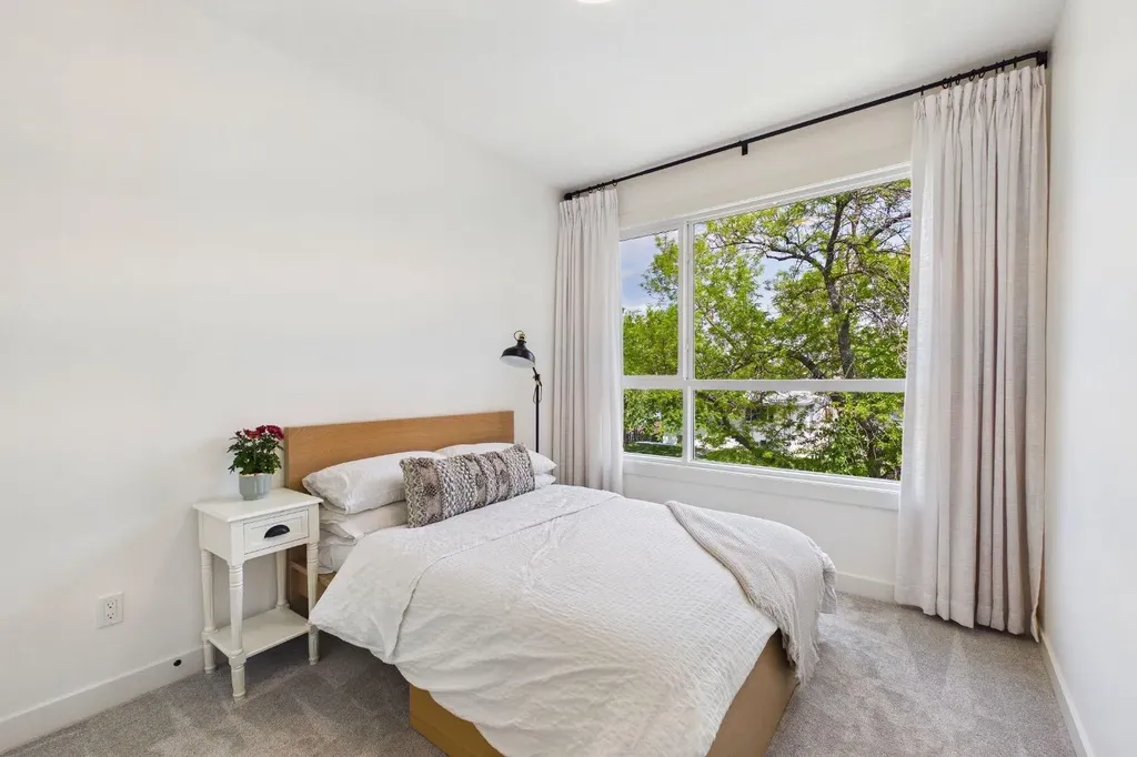 1013 Regal Crescent NE Calgary AB T2E 5G9