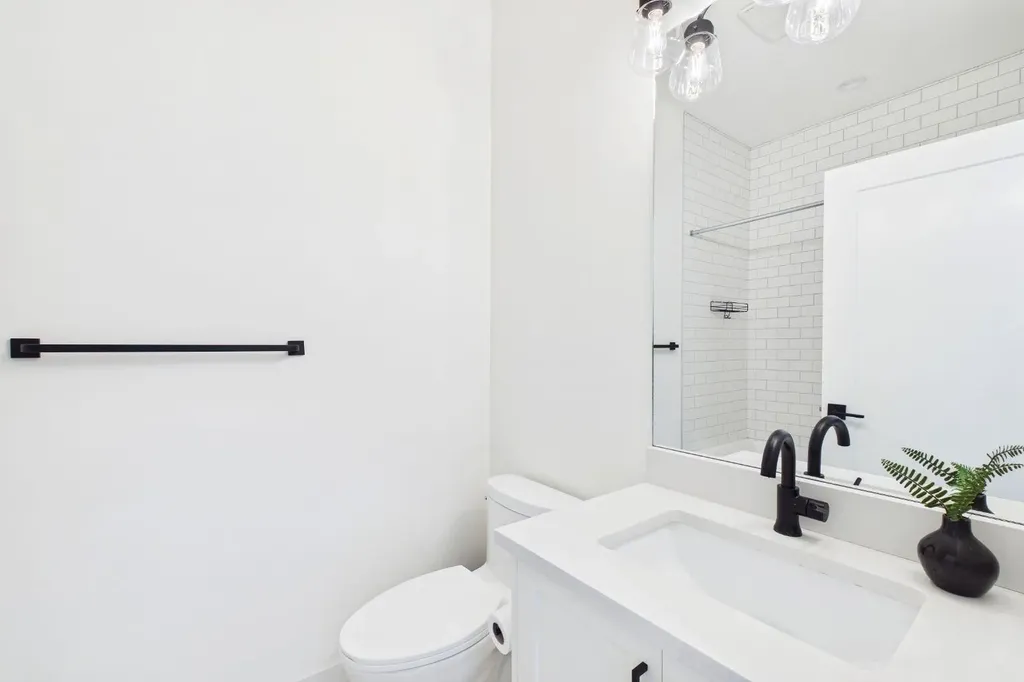 1013 Regal Crescent NE Calgary AB T2E 5G9