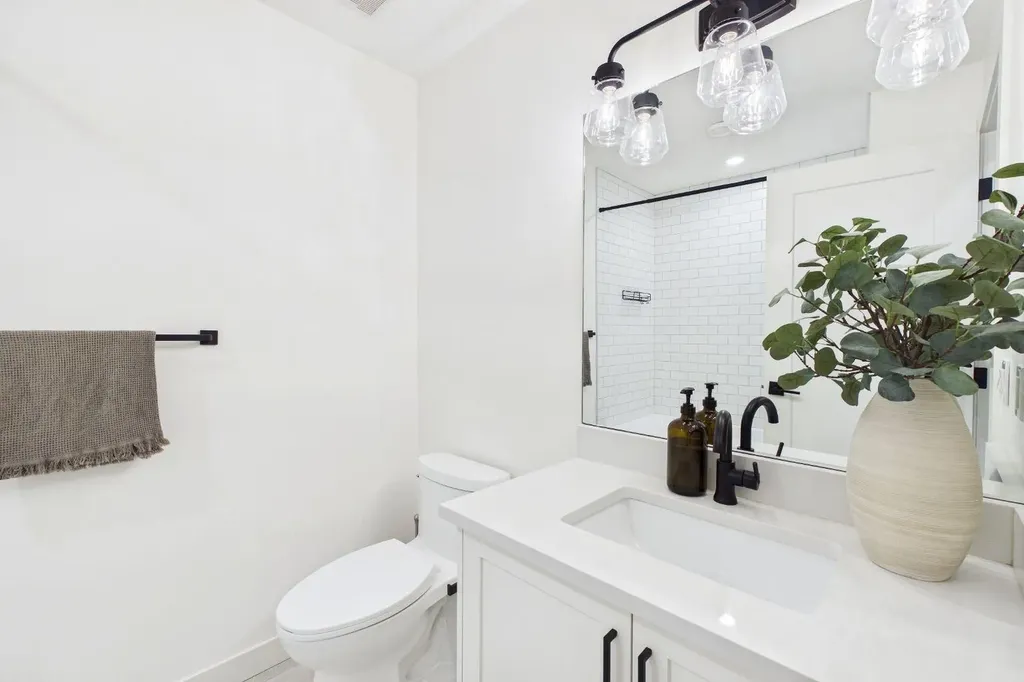 1013 Regal Crescent NE Calgary AB T2E 5G9