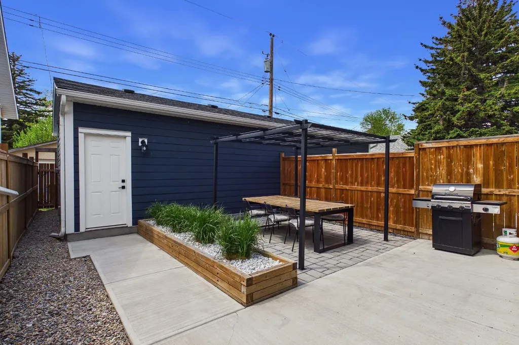 1013 Regal Crescent NE Calgary AB T2E 5G9
