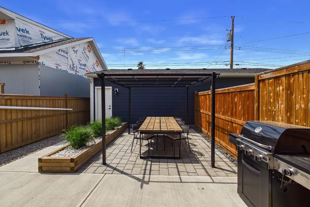1013 Regal Crescent NE Calgary AB T2E 5G9