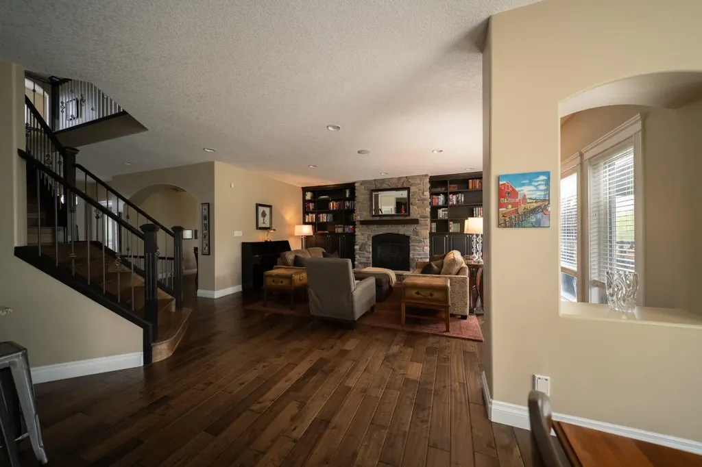 180 Lindstrom Crescent Fort Mcmurray AB T9K 2N8
