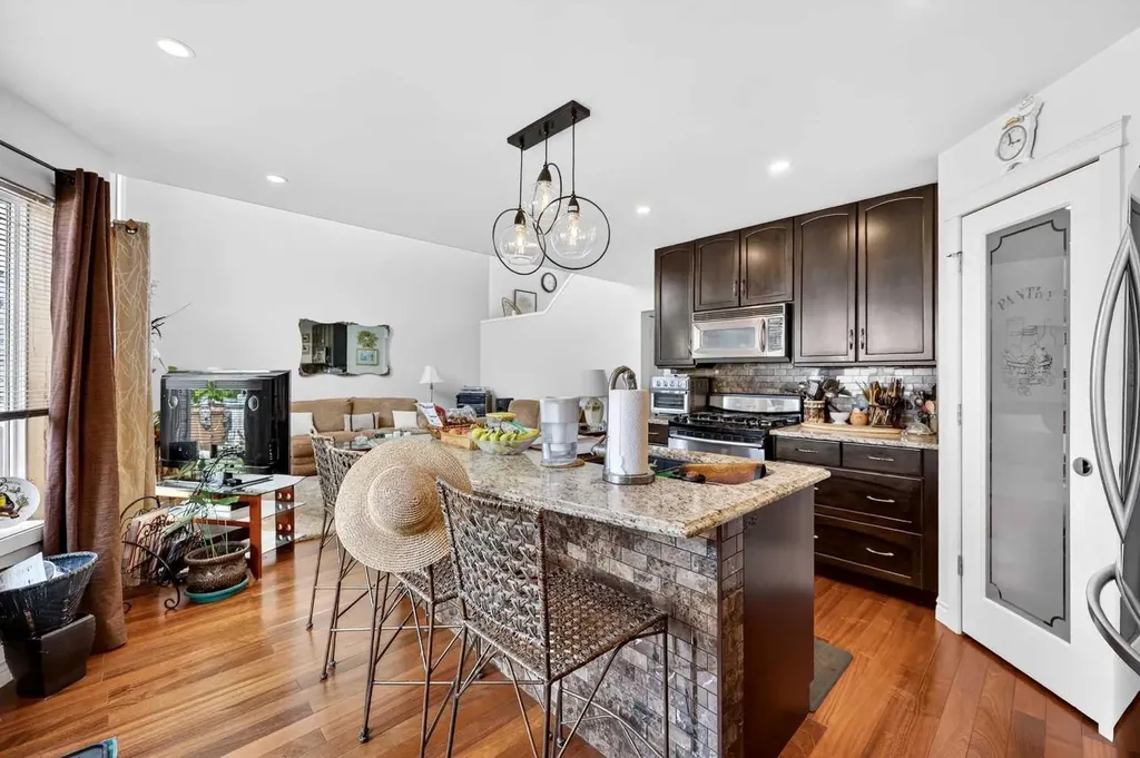 192 Arbour Wood Close NW Calgary AB T3G 4C3