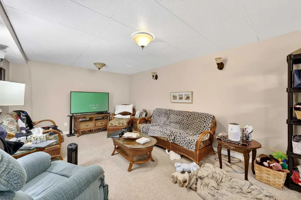 192 Arbour Wood Close NW Calgary AB T3G 4C3