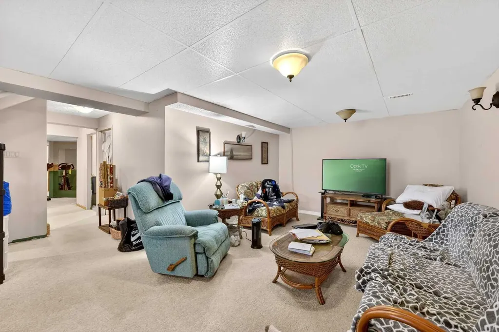 192 Arbour Wood Close NW Calgary AB T3G 4C3