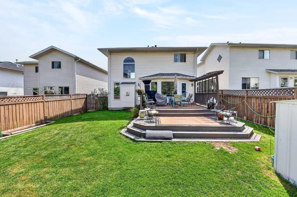 192 Arbour Wood Close NW Calgary AB T3G 4C3