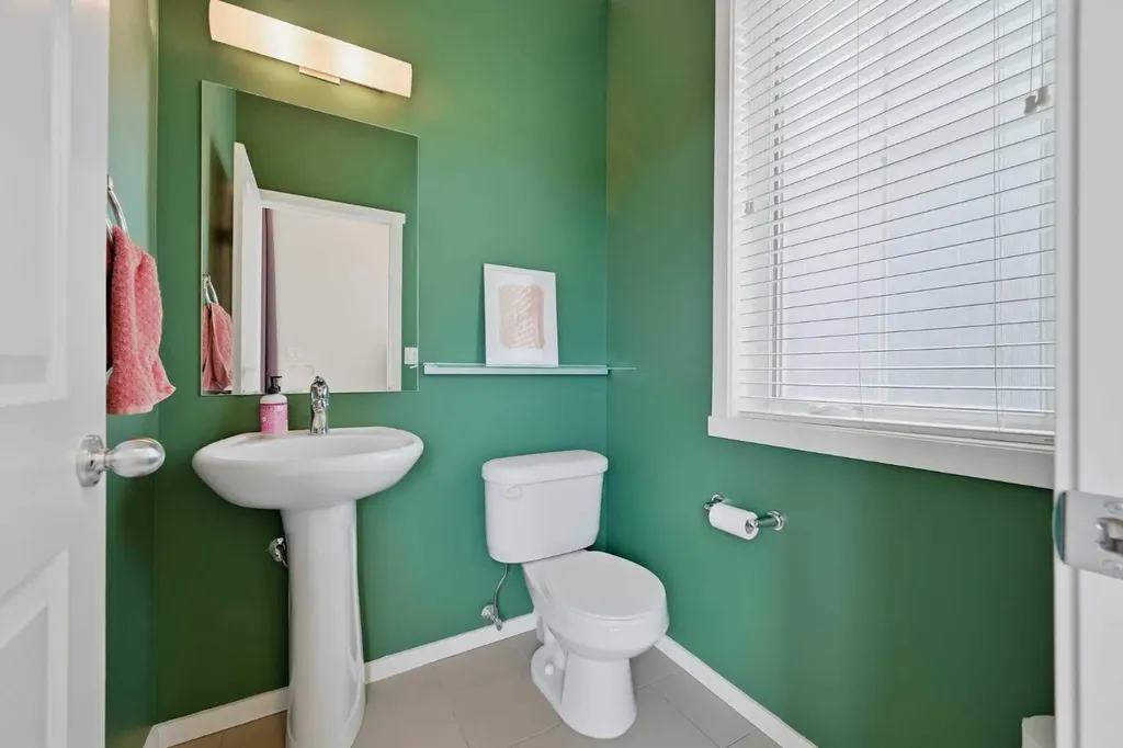 39 Kinlea Common NW Calgary AB T3R 0S2