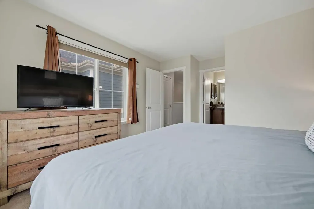 39 Kinlea Common NW Calgary AB T3R 0S2