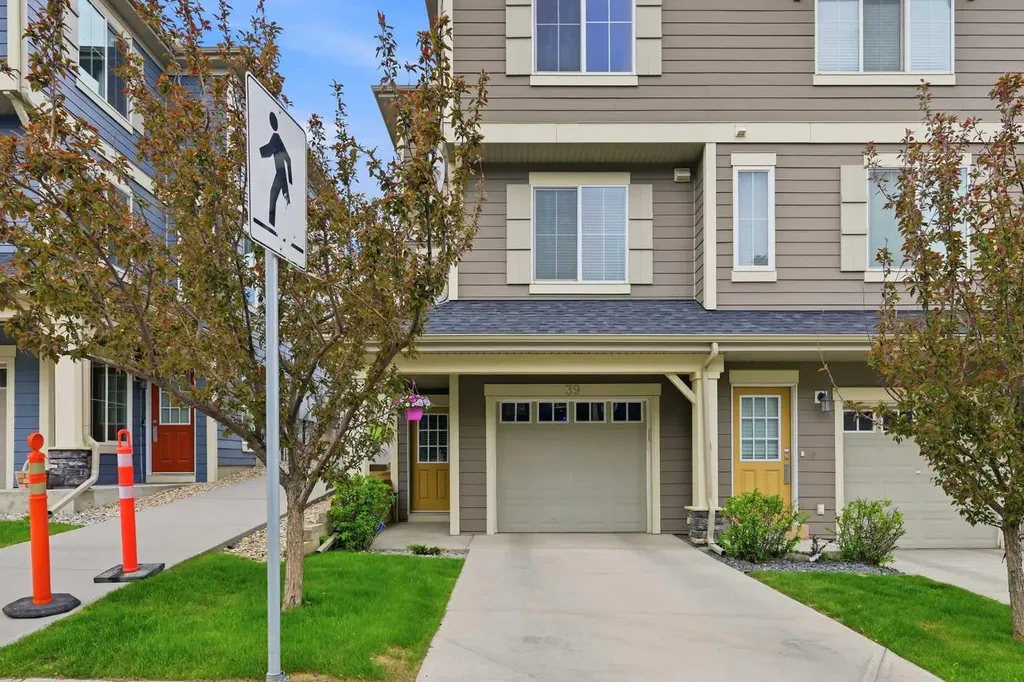 39 Kinlea Common NW Calgary AB T3R 0S2