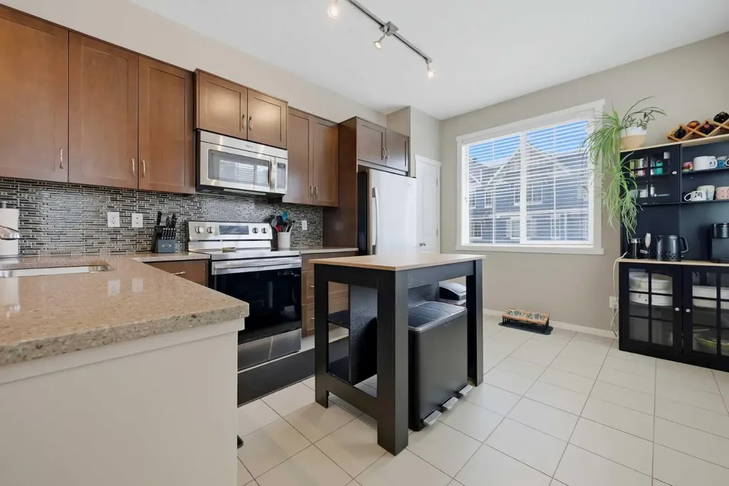 39 Kinlea Common NW Calgary AB T3R 0S2