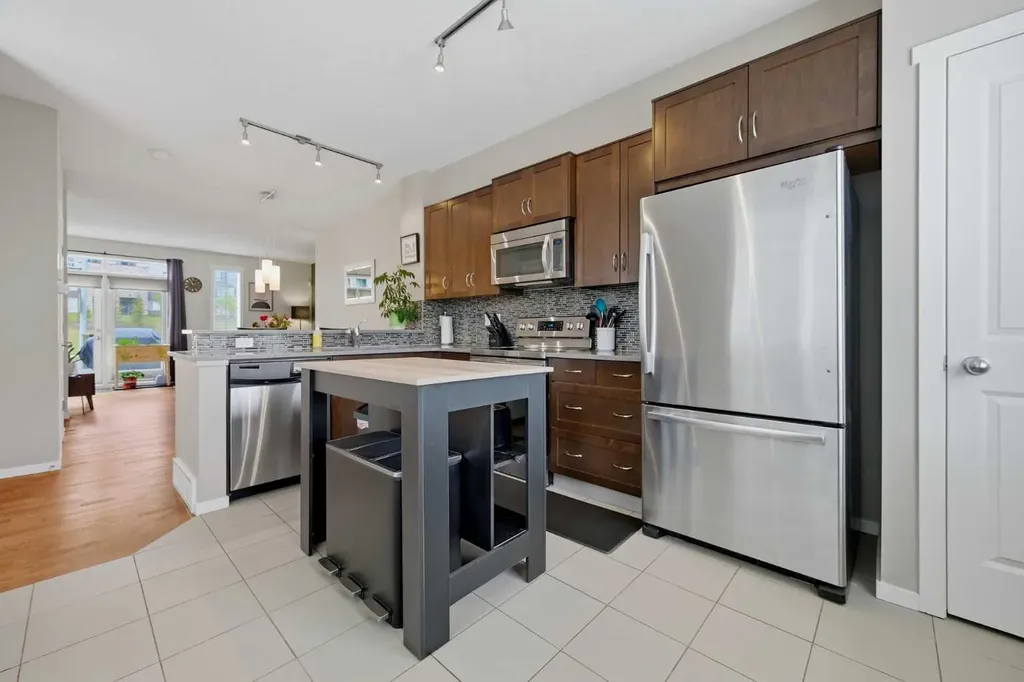 39 Kinlea Common NW Calgary AB T3R 0S2