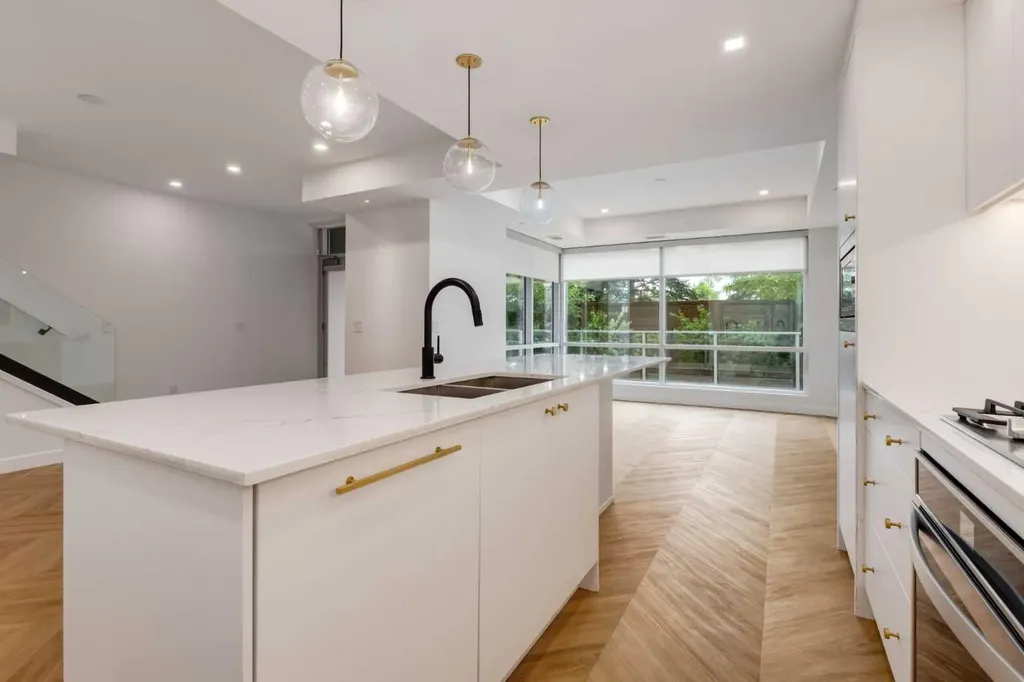 8505 Broadcast Avenue SW Calgary AB T3H 6B6