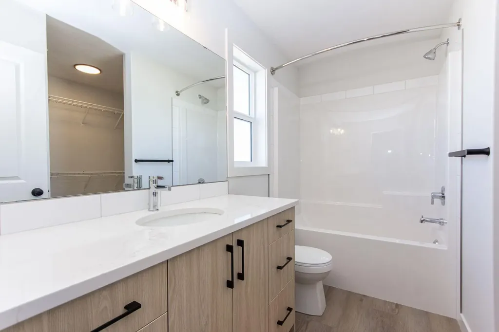 60 Trinity Street Lacombe AB T4L 0L1