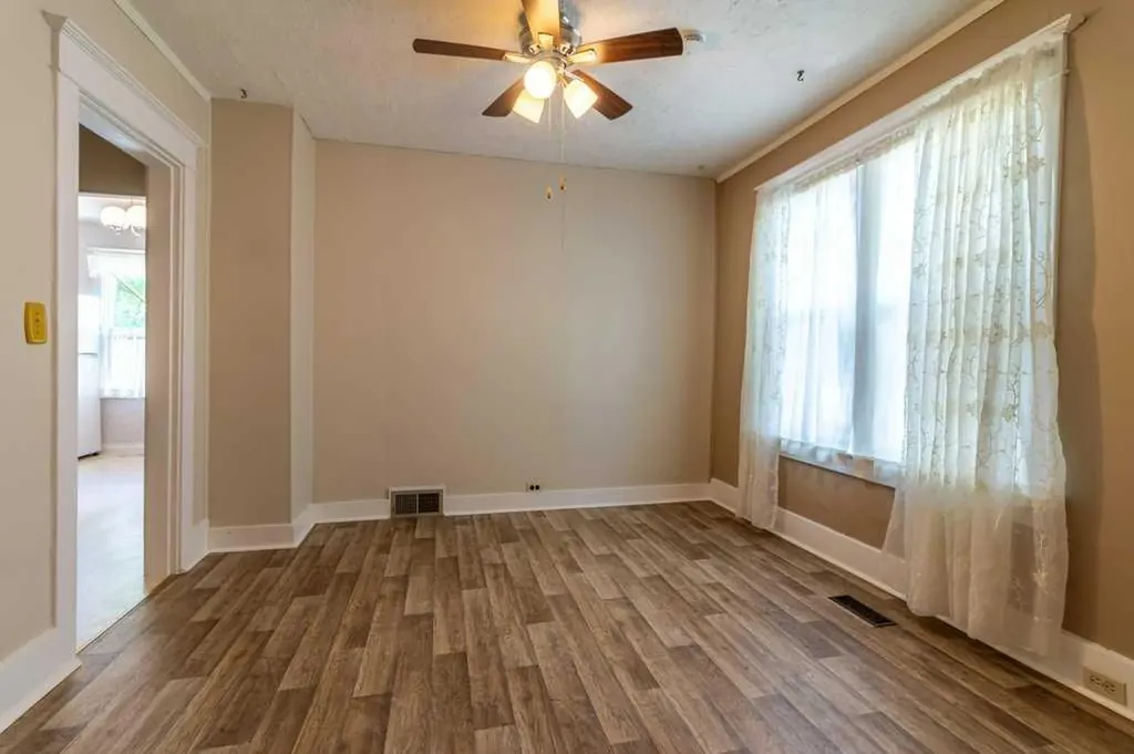 1826 5 Avenue N Lethbridge AB T1H 0N3