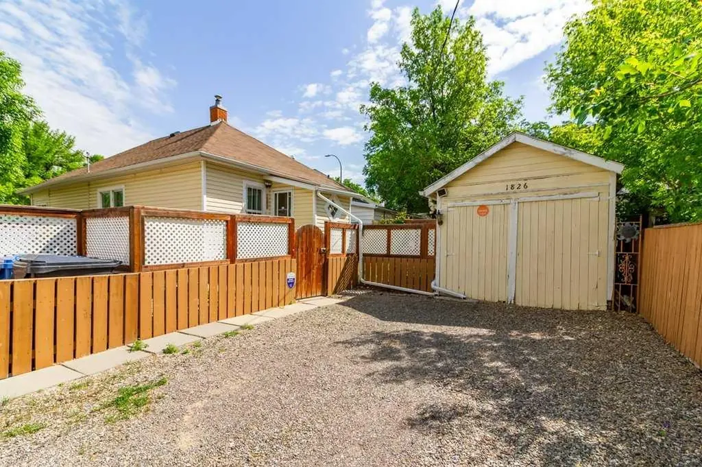 1826 5 Avenue N Lethbridge AB T1H 0N3
