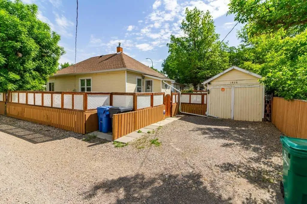 1826 5 Avenue N Lethbridge AB T1H 0N3