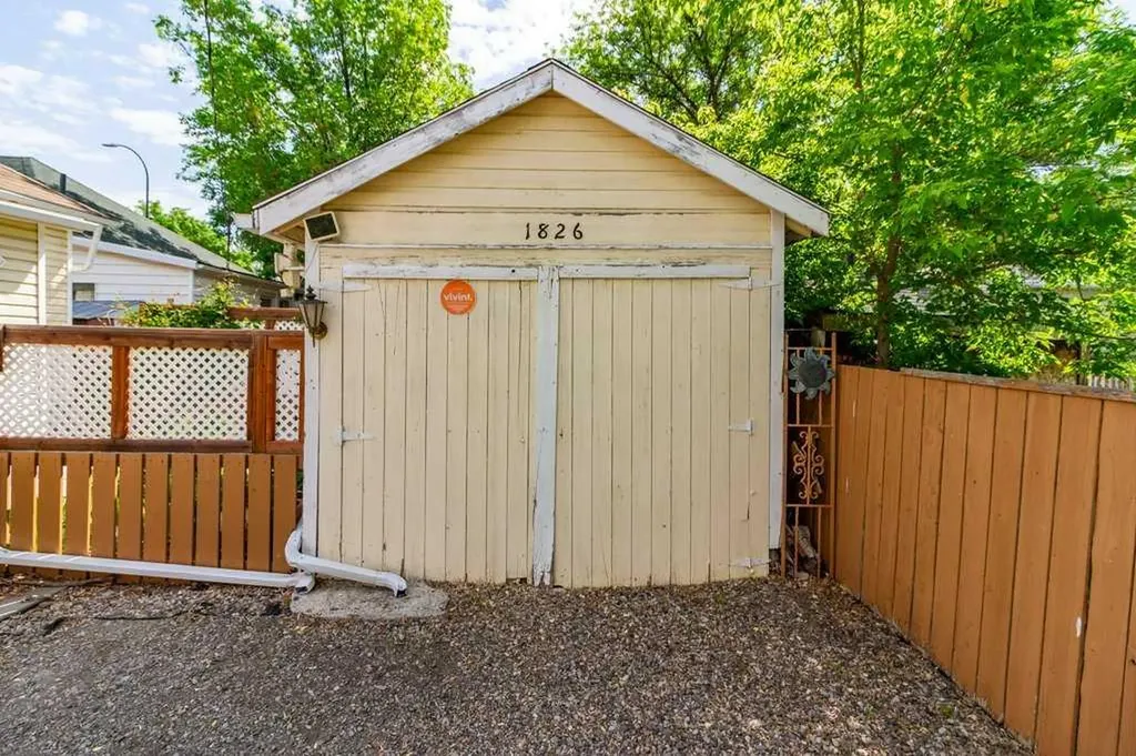 1826 5 Avenue N Lethbridge AB T1H 0N3
