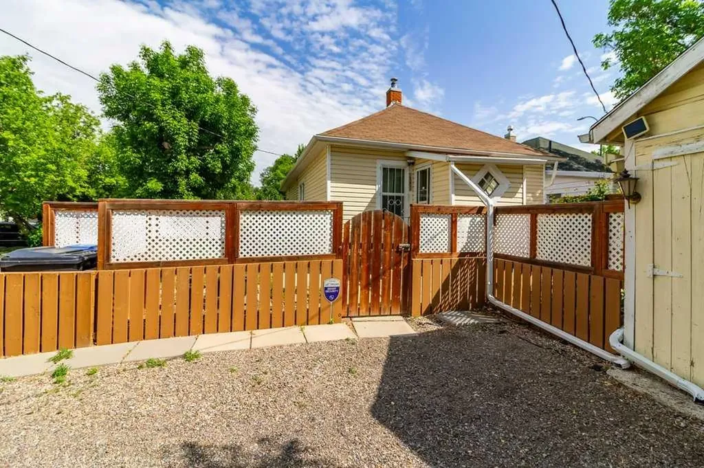 1826 5 Avenue N Lethbridge AB T1H 0N3