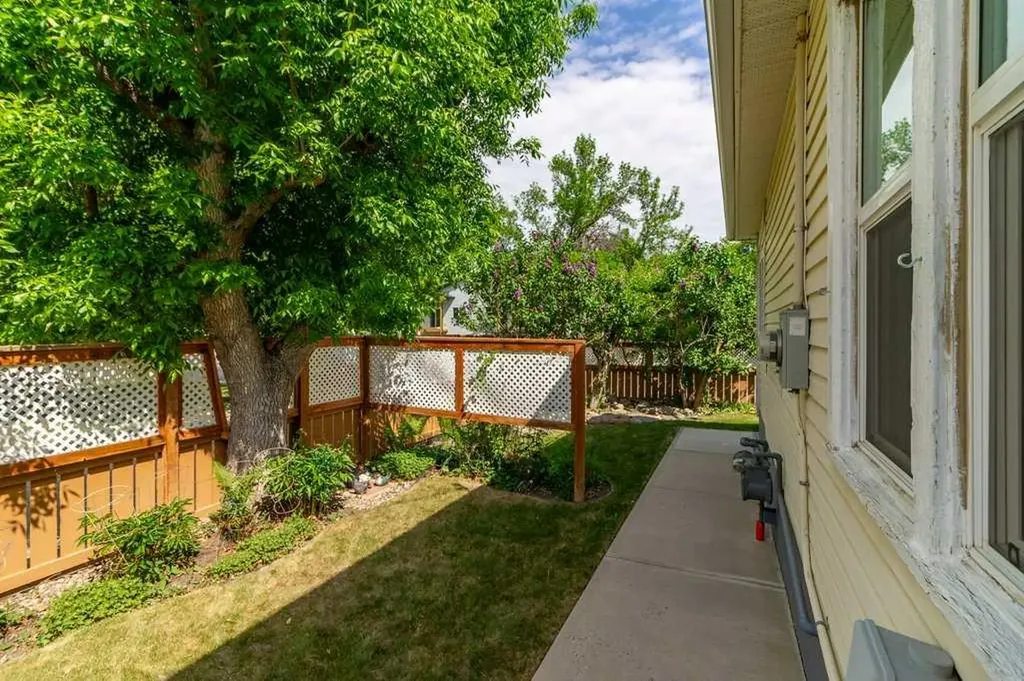 1826 5 Avenue N Lethbridge AB T1H 0N3