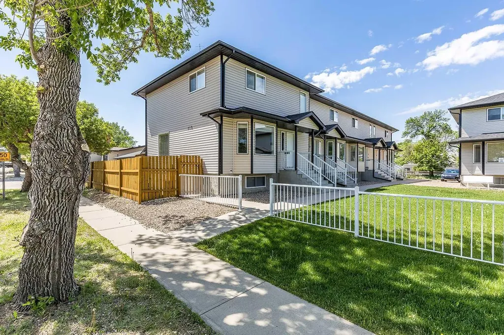 115 3 Street NE Redcliff AB T0J 2P0
