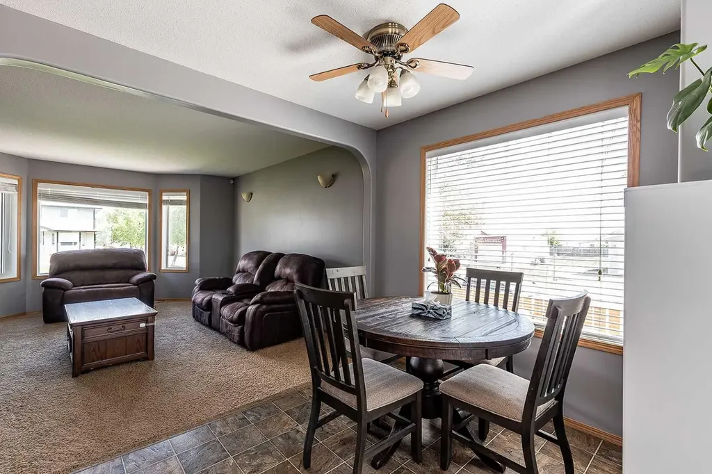 115 3 Street NE Redcliff AB T0J 2P0