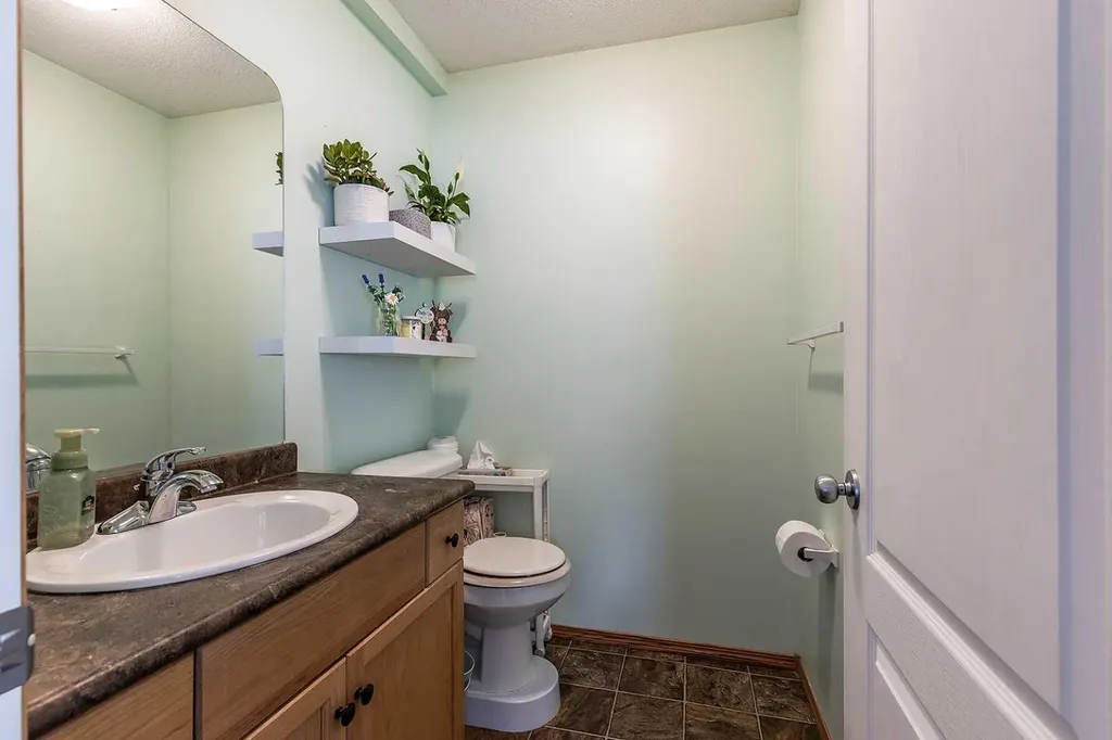 115 3 Street NE Redcliff AB T0J 2P0