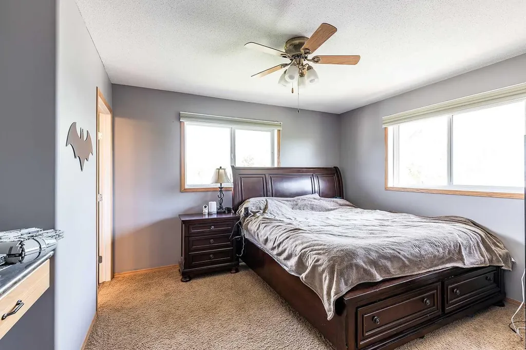 115 3 Street NE Redcliff AB T0J 2P0