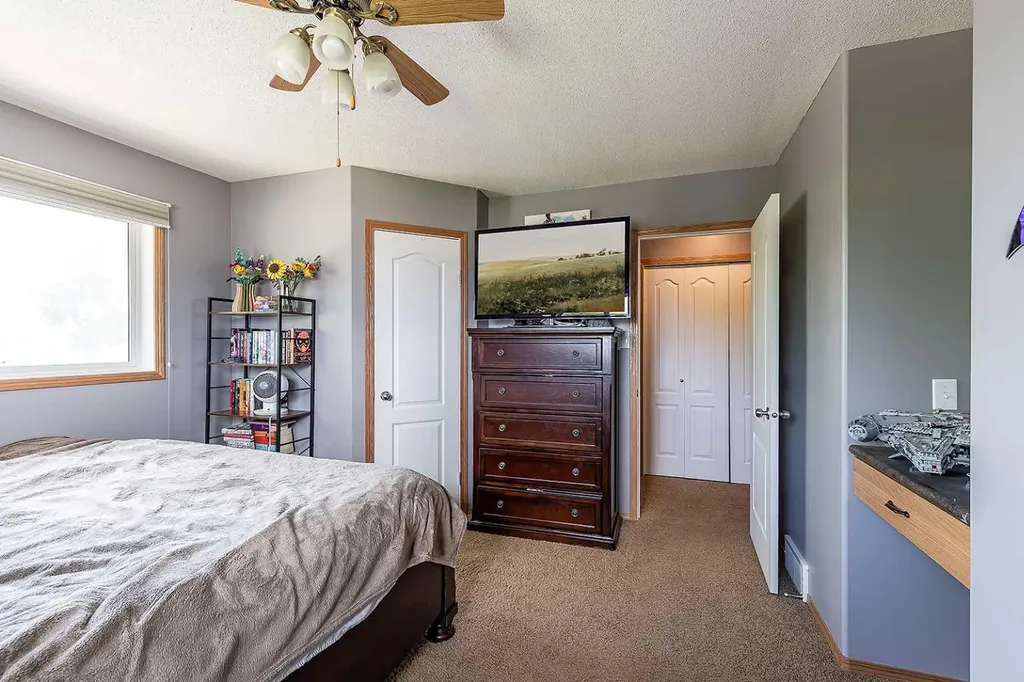 115 3 Street NE Redcliff AB T0J 2P0