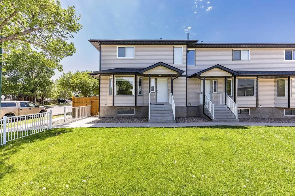 115 3 Street NE Redcliff AB T0J 2P0