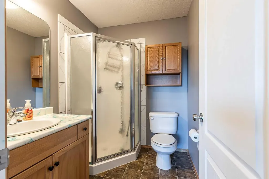 115 3 Street NE Redcliff AB T0J 2P0