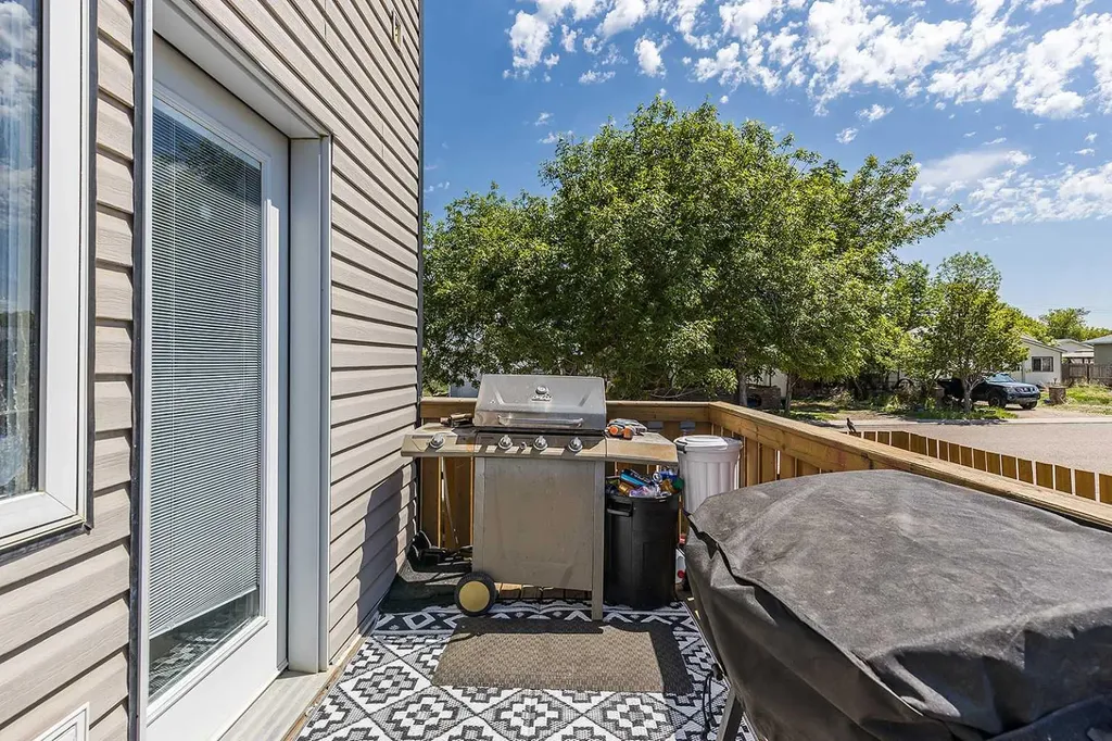 115 3 Street NE Redcliff AB T0J 2P0