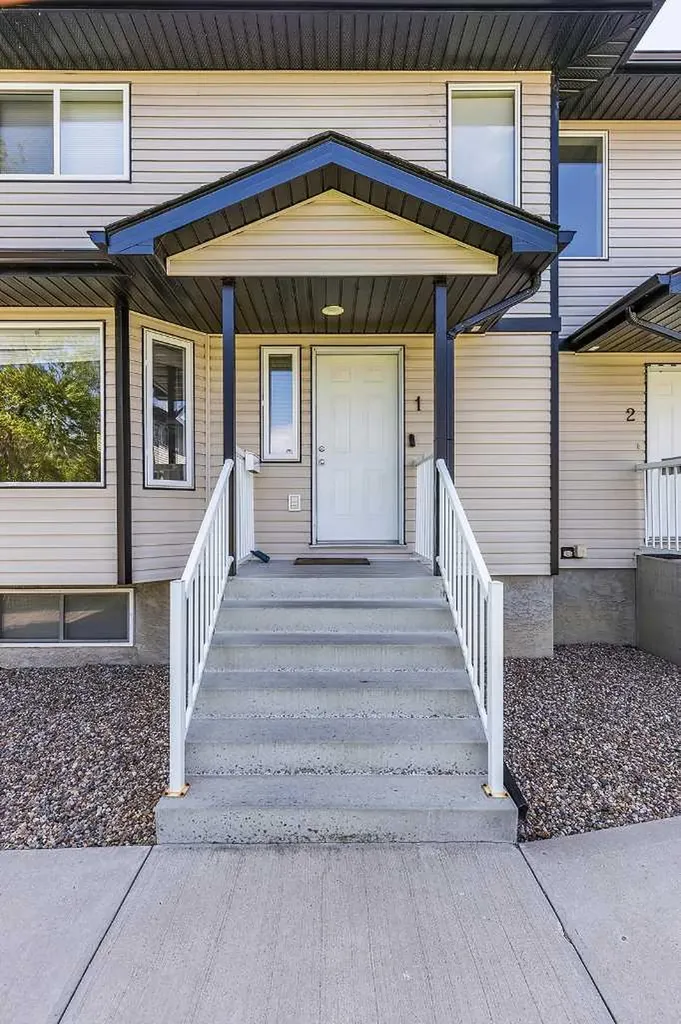 115 3 Street NE Redcliff AB T0J 2P0