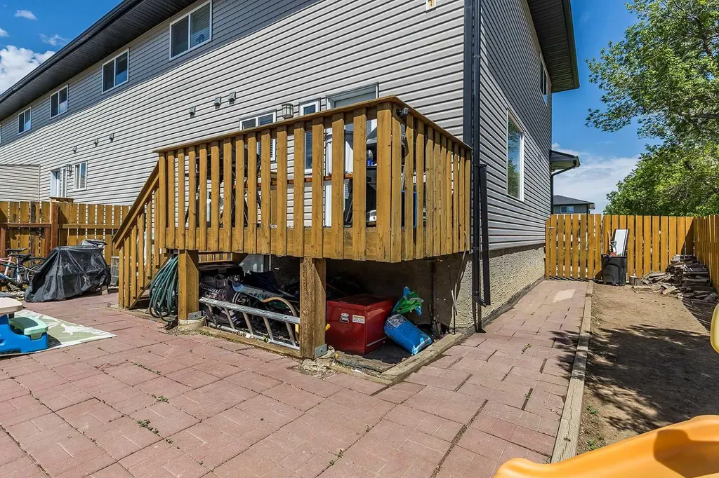 115 3 Street NE Redcliff AB T0J 2P0