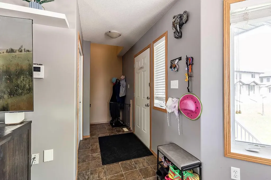 115 3 Street NE Redcliff AB T0J 2P0