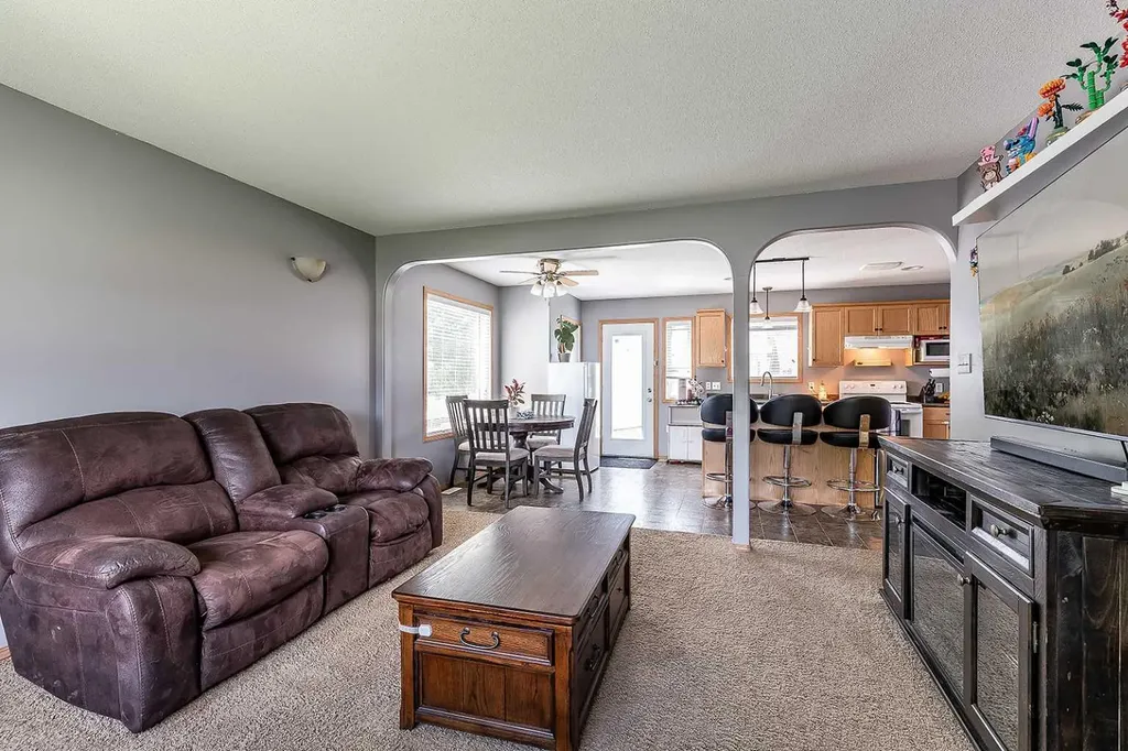 115 3 Street NE Redcliff AB T0J 2P0