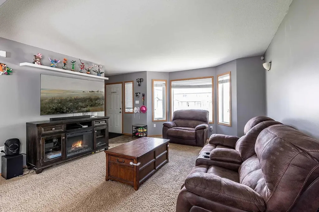 115 3 Street NE Redcliff AB T0J 2P0